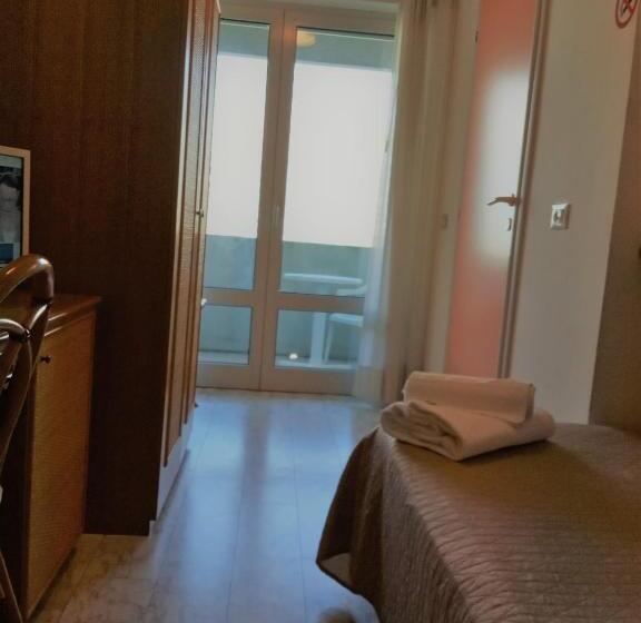 Chambre Standard Individuelle, Capri