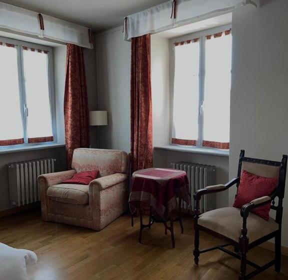 اتاق لوکس, Castelbourg