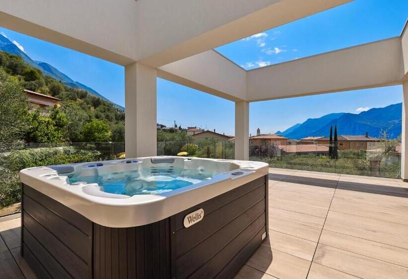 Deluxe Room with Hot Tub, Catullo