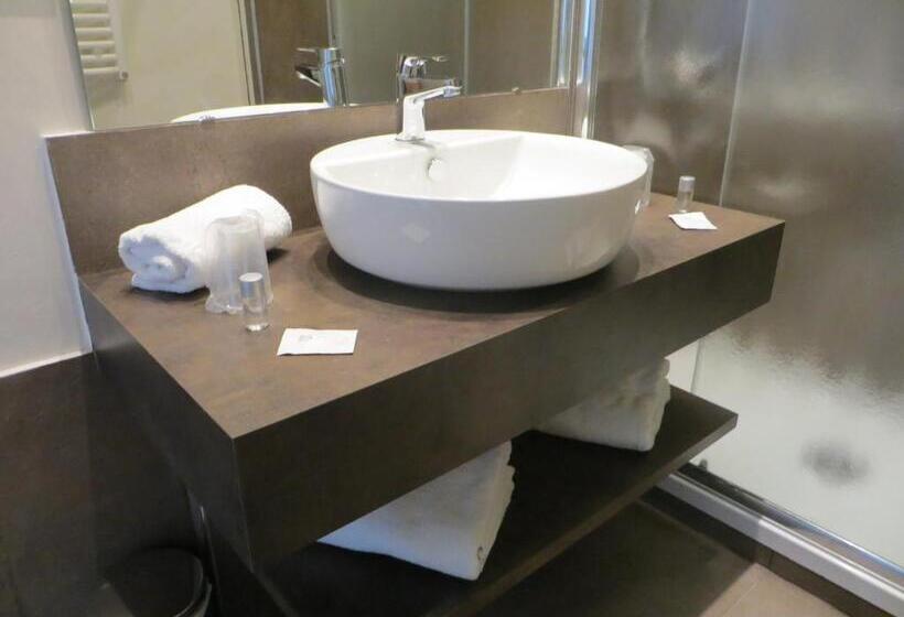 Economy Triple Room, De Charme Regency