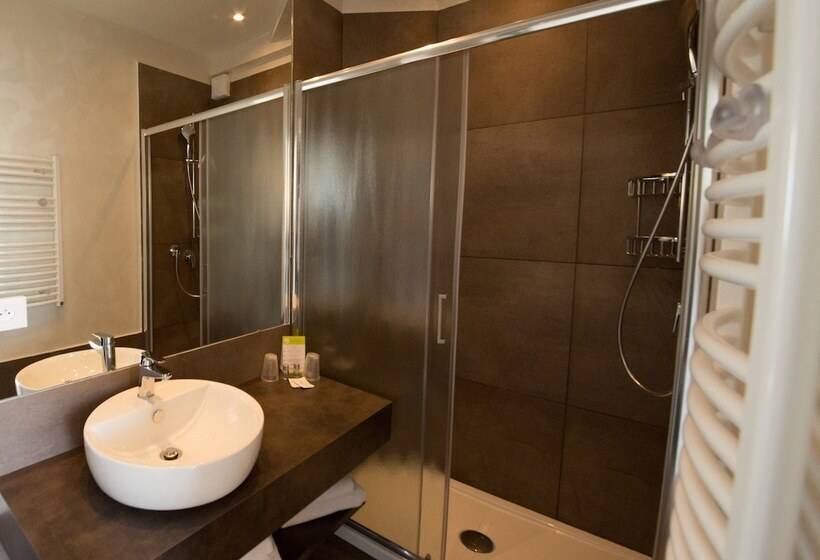 Economy Triple Room, De Charme Regency