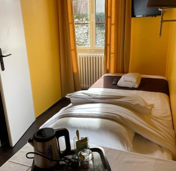 Standard Single Room, Du Chateau