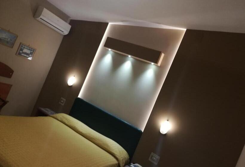 اتاق استاندارد سه نفره, Lento