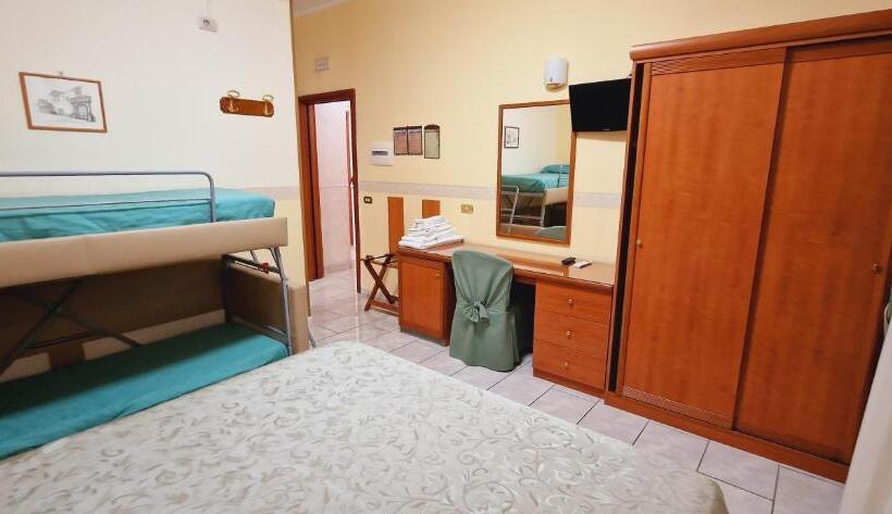 Economy Quadruple Room, Lento