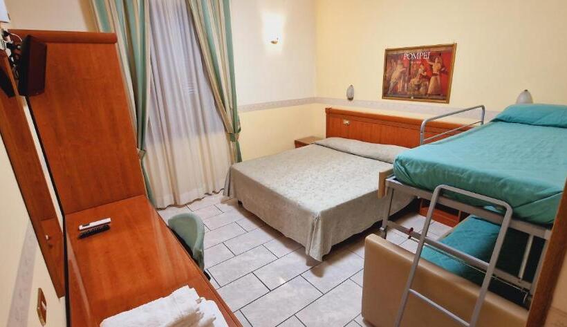 Economy Quadruple Room, Lento