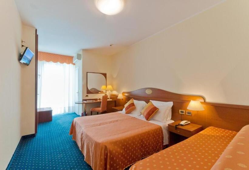 اتاق استاندارد سه نفره, Montecarlo