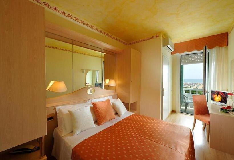 اتاق استاندارد با بالکن, Montecarlo