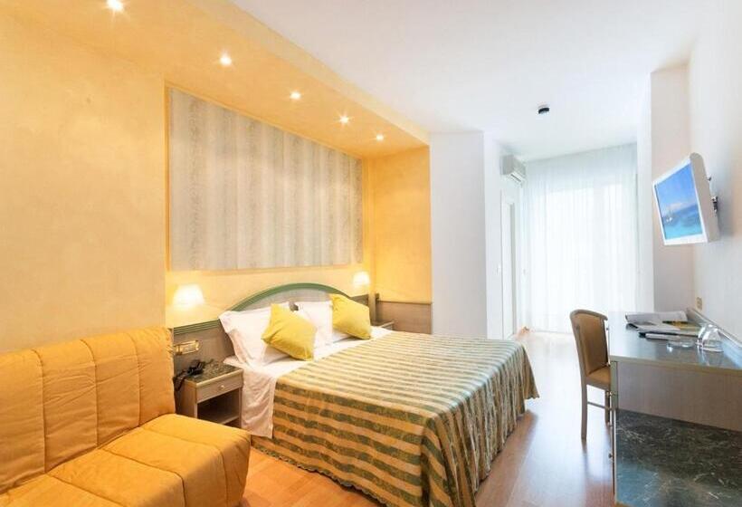 اتاق استاندارد سه تخته با بالکن, Montecarlo