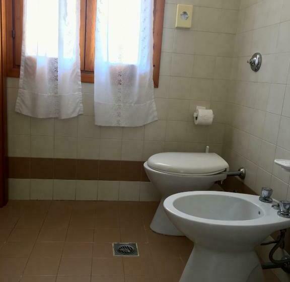 Standard Single Room, Nazionale