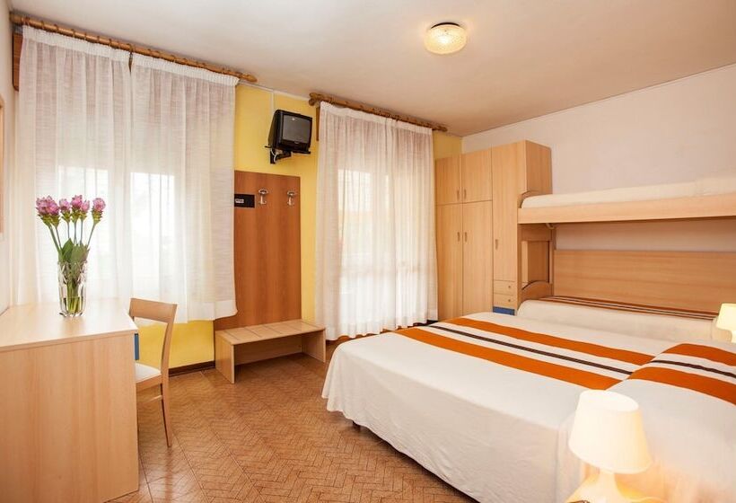 Standard Quadruple Room, Nazionale