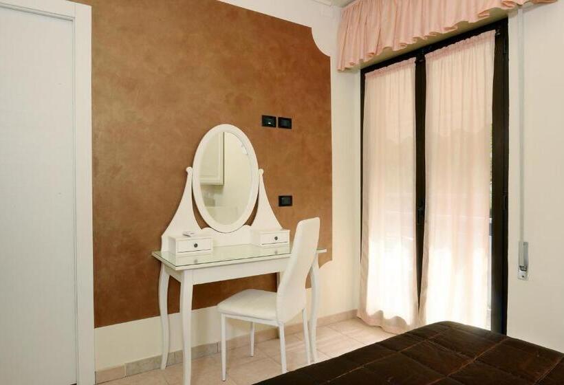 Chambre Triple Standard avec Balcon, Ristorante Commercio