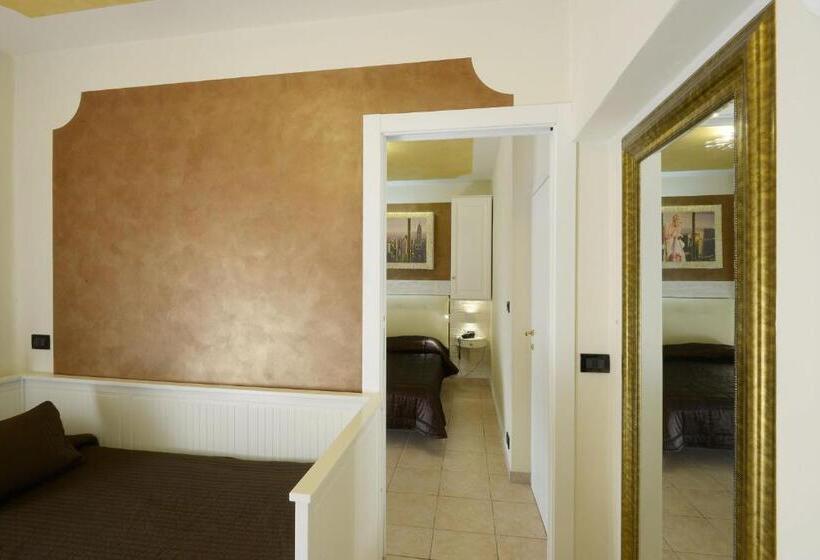 اتاق استاندارد چهارنفره با بالکن, Ristorante Commercio