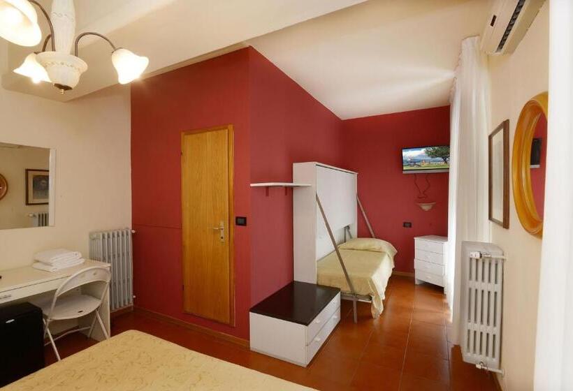 Chambre Triple Standard avec Balcon, Ristorante Commercio