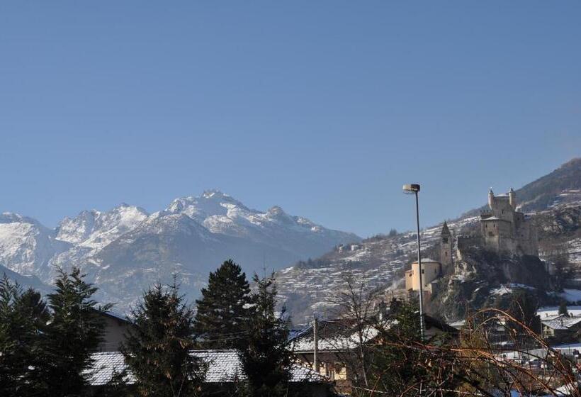 اتاق لوکس با چشم‌انداز, Saint Pierre