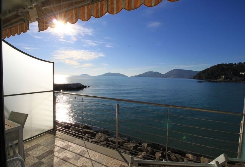 Triple Room Sea View, San Terenzo