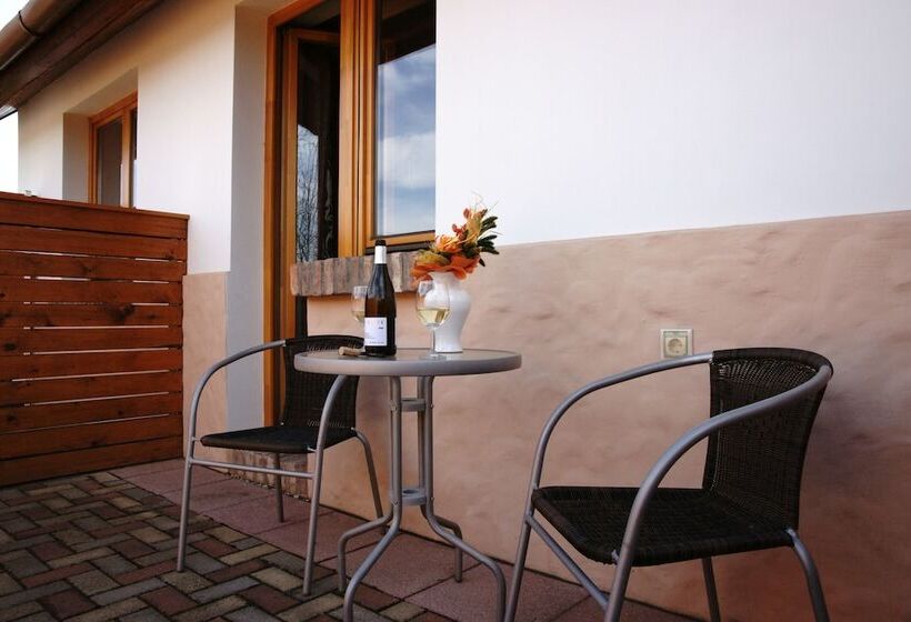 Business Room, Vineyard Inn   Szőlőskert