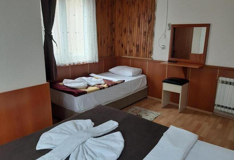 3-Bett-Standardzimmer, Mustafa