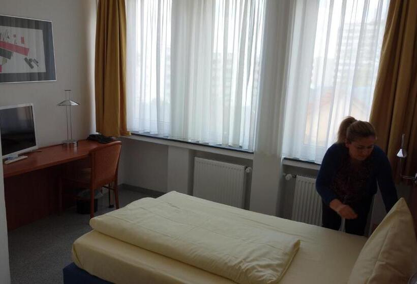 اتاق استاندارد یک نفره, Parkhotel Friedrichstrasse