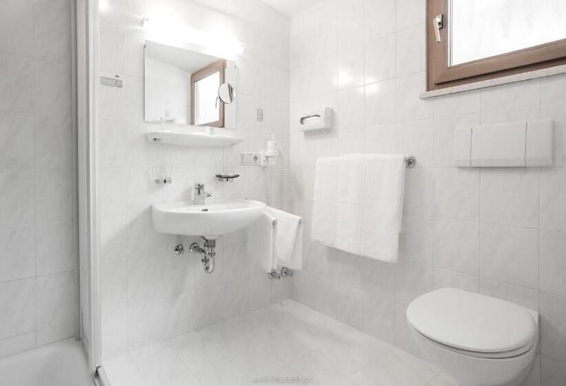 اتاق استاندارد, Alexandres