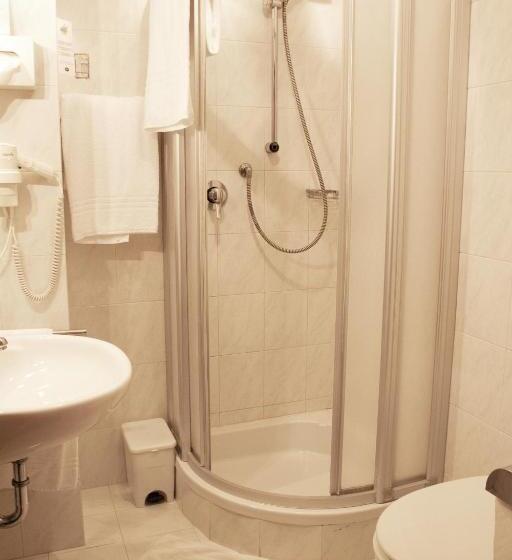 اتاق استاندارد با بالکن, Alexandres