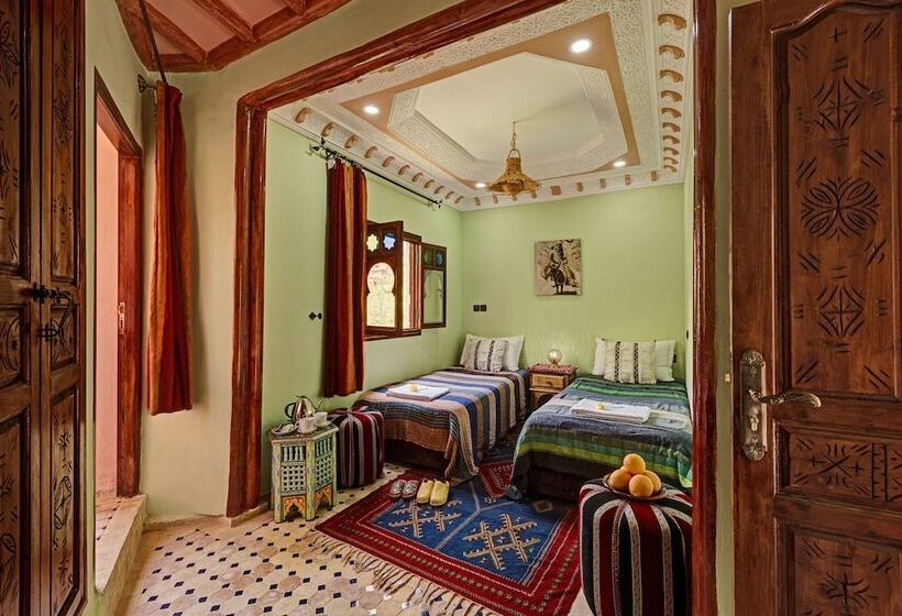 Quarto Estandar, Riad Oussagou