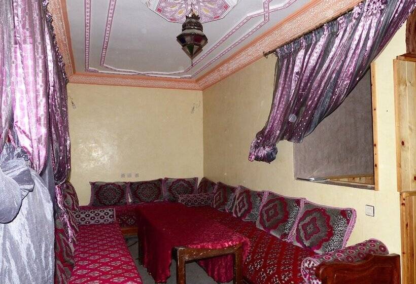 Quarto Estandar, Riad Oussagou