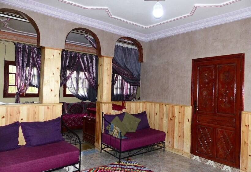 Quarto Estandar, Riad Oussagou