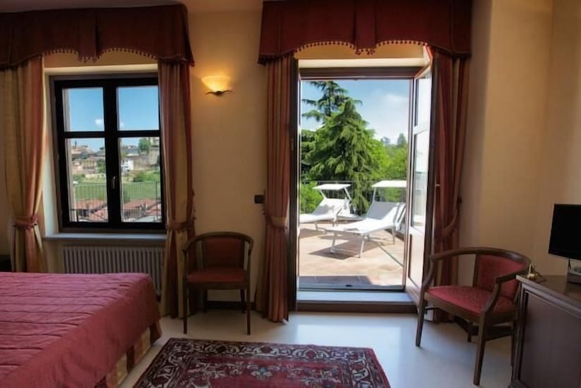 سوییت جونیور, Villa Lauri