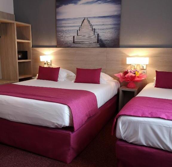 اتاق استاندارد سه تخته با بالکن, Atoll Hotel Restaurant