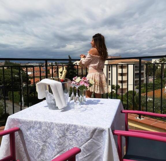 سوییت, Atoll Hotel Restaurant