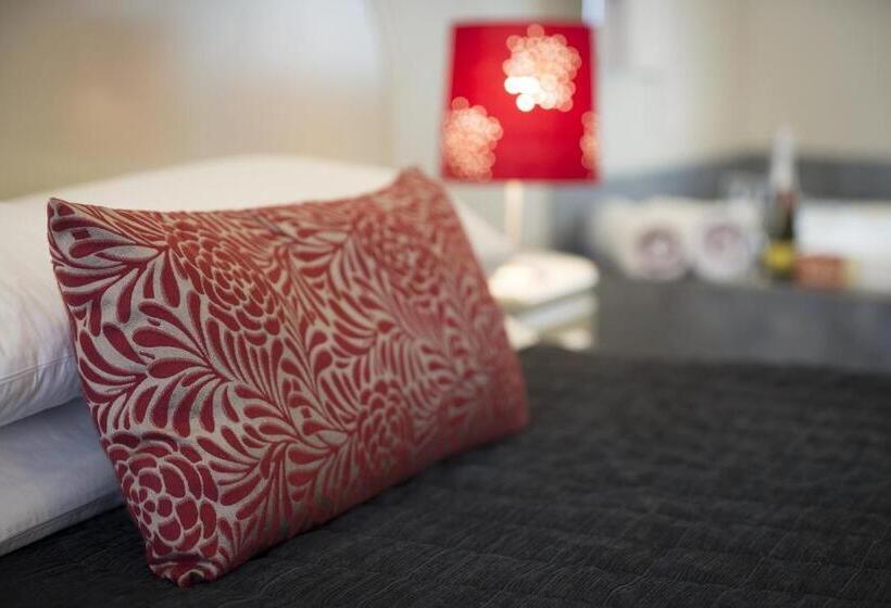 استودیوی استاندارد, Aubyn Court Spa Motel