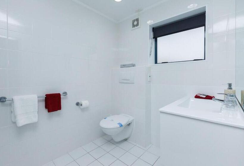 استودیوی استاندارد, Aubyn Court Spa Motel