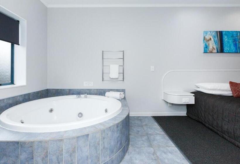 استودیوی استاندارد, Aubyn Court Spa Motel