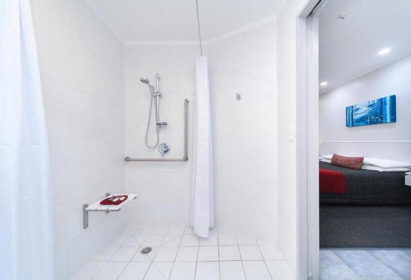استودیوی استاندارد, Aubyn Court Spa Motel