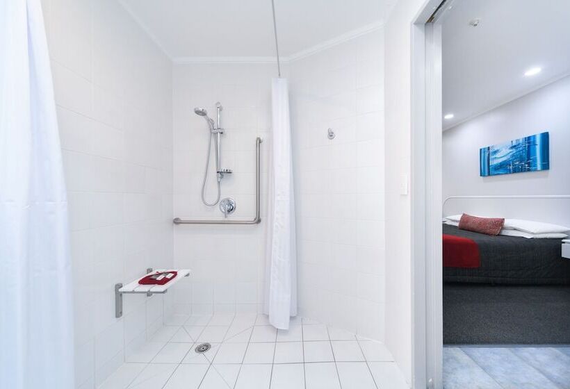 استودیوی استاندارد, Aubyn Court Spa Motel