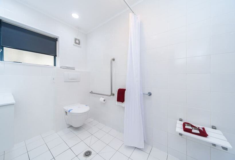 استودیوی استاندارد, Aubyn Court Spa Motel