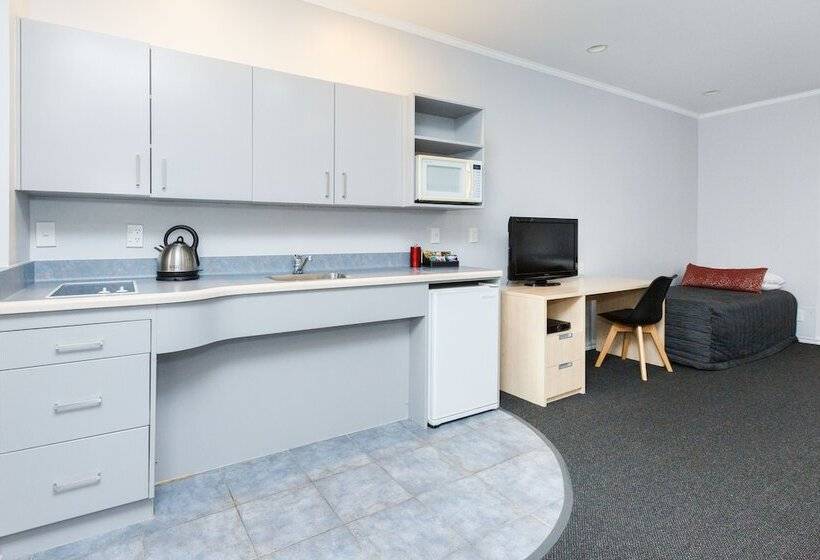 استودیوی استاندارد, Aubyn Court Spa Motel