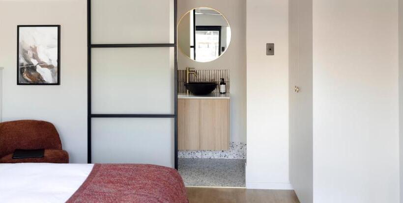 اتاق سوپریور با تخت بزرگ, Motel Caloundra