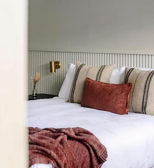 اتاق سوپریور با تخت بزرگ, Motel Caloundra