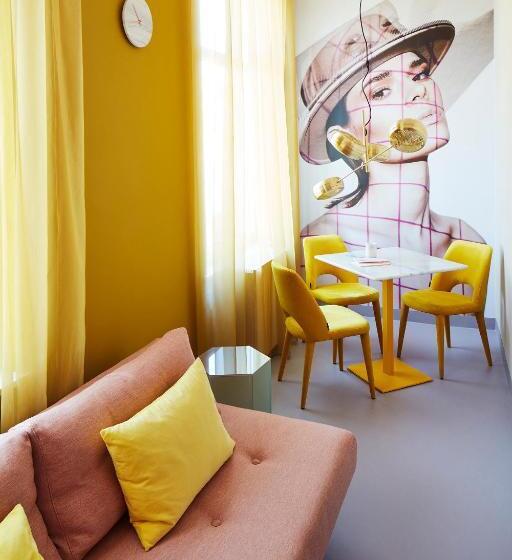 استودیوی استاندارد, Design Hotel Modez