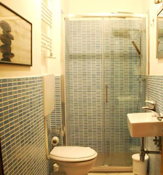 Standard Room Shared Bathroom, Albergo Teatro