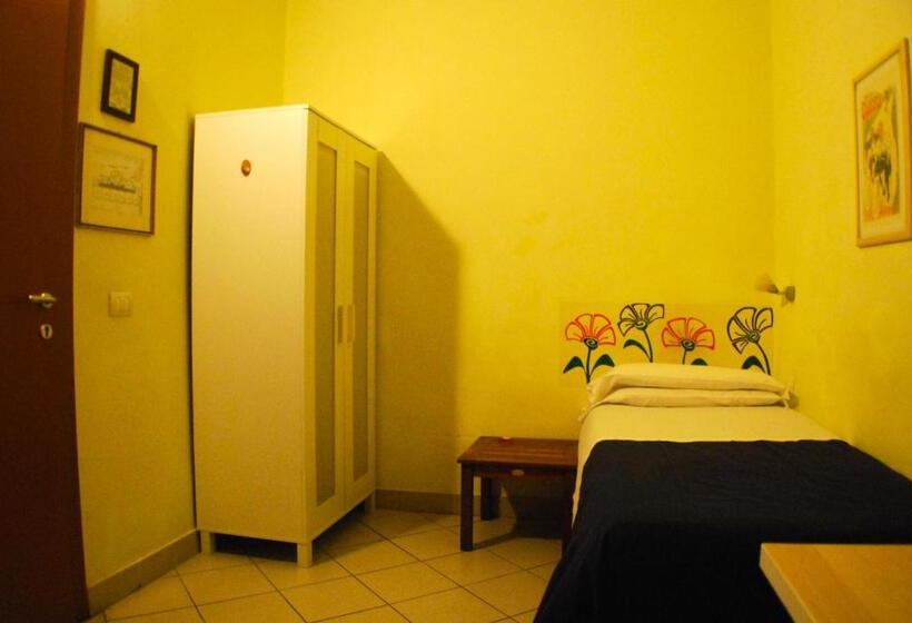 Standard Single Room Shared Bathroom, Albergo Teatro