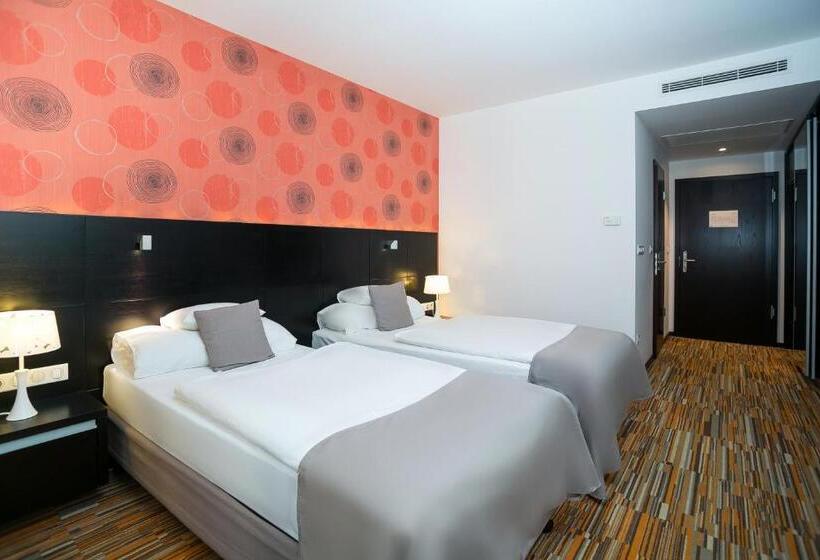 اتاق استاندارد, Art Hotel Szeged