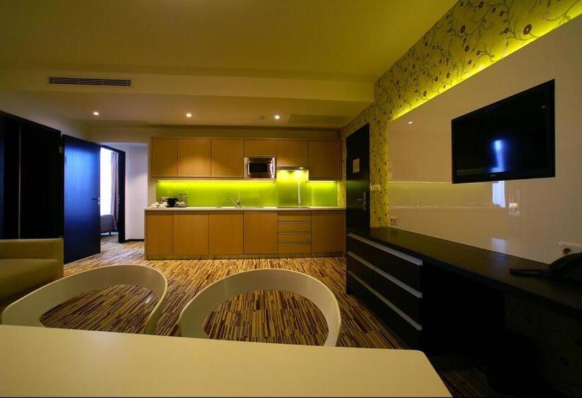 سوئیت 2 خوابه, Art Hotel Szeged