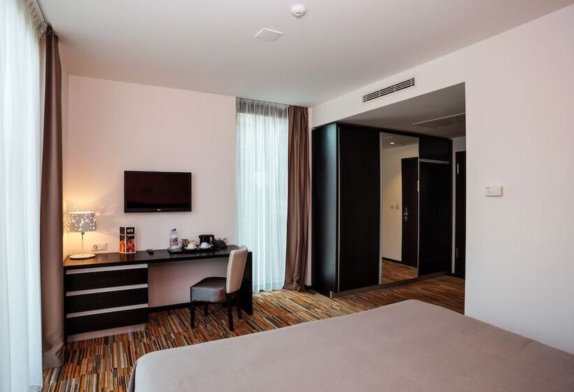 سوئیت 2 خوابه, Art Hotel Szeged