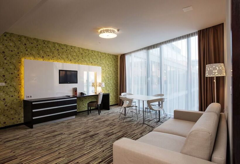 سوئیت 2 خوابه, Art Hotel Szeged