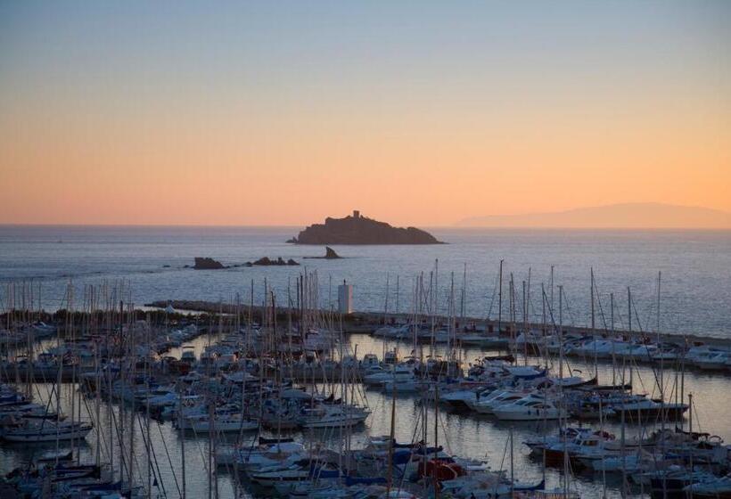 سوییت سوپریور با چشم‌انداز دریا, Cala Del Porto Punta Ala