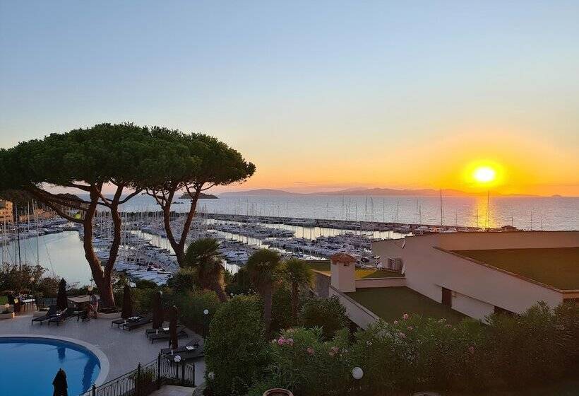 سوییت جونیور با چشم‌انداز دریا, Cala Del Porto Punta Ala