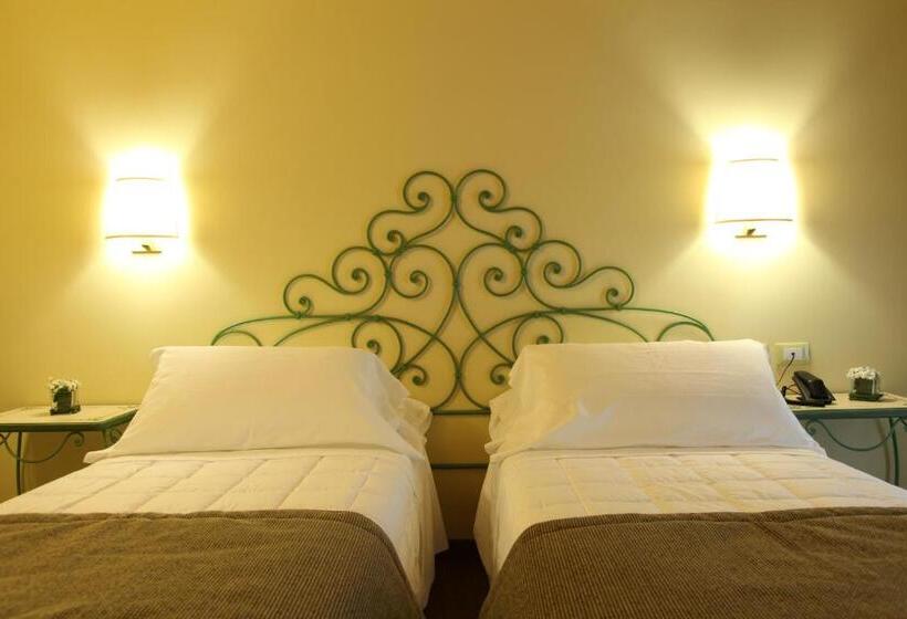 اتاق استاندارد سه نفره, Borgo Antico