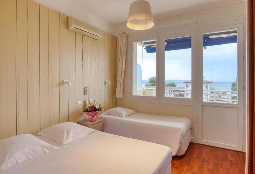 Трехместный Номер Стандарт Боковой Вид на Море, Cap Nègre Hôtel